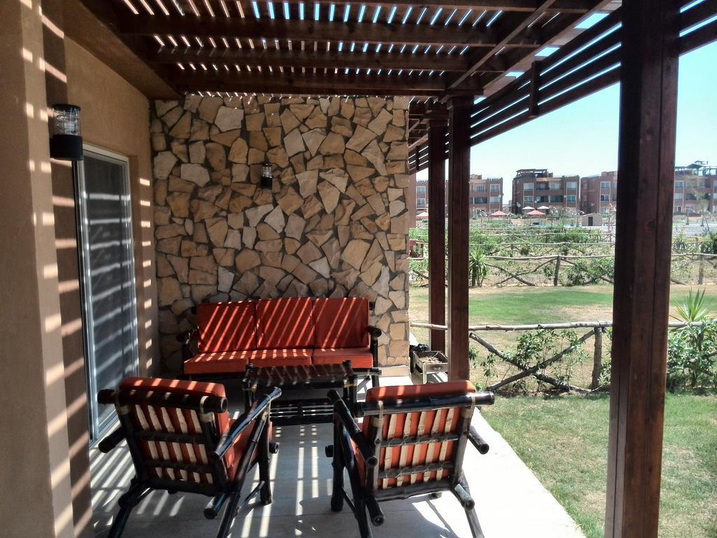 Three-Bedroom Garden Chalet At Marina Wadi Degla For Families Айн-Сохна Номер фото
